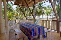 Paradise Beachfront House, 5-bedroom, hut and beach beds in Isla Portete Hotels in Mompiche