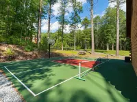 Lakefront Lodge w/ Pvt Dock, Sauna, GameRm, Pickle/Basketball Court, Firepit Hotels in Highland