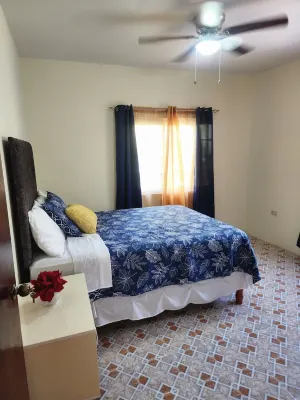 Summaz Oasis- Cozy 2-bedroom apartment with WiFi, AC in charming Santa Cruz Hotel a 