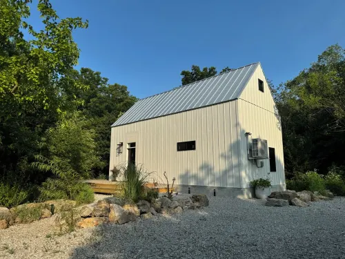 Bridgewater Cabin New/in-town private stay! Hotels in Pawhuska