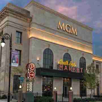 Chic & Serene 4 Bed Apt w/ Wi-Fi Hotel Exterior