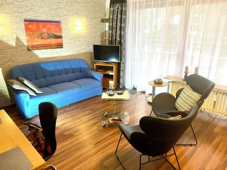 Apartment with 4 beds, south-facing balcony, underground parking space near the beach