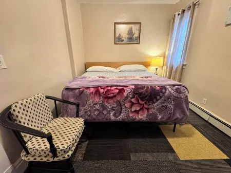 Cozy 3-bedroom apartment with AC, WiFi in lovely Troy