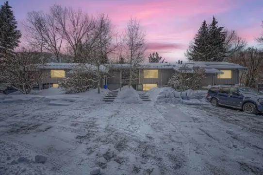 Townhouse with private hot tub in Eagle Vail
