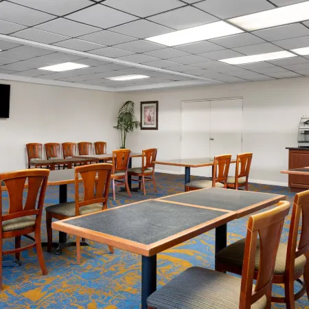 Hotel South Tampa & Suites Отели рядом с достопримечательностью «Стейк-хаус Bern's»