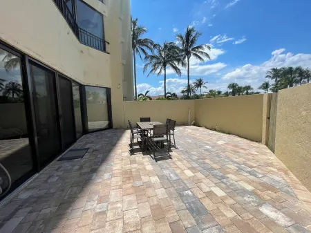 Beach front Oasis in Hutchinson Island.