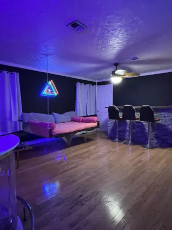 Dream Villa w a Pool, Hot tub and a Sauna behind Carrol lake Отели в г. Лейк-Магдалин