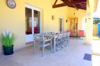 Magnificent villa with view, heated pool Hotels in Vendres