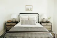 Barefoot Bay HideawayA Spacious Lakefront home on Lake Bob Sandlin