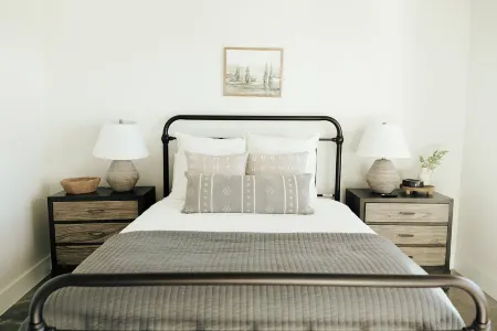 Barefoot Bay HideawayA Spacious Lakefront home on Lake Bob Sandlin