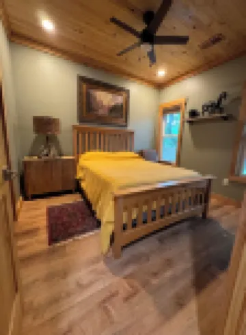 Cozy cabin in lovely Sardis with WiFi, AC