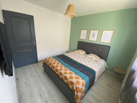 New 55m² apartment with balcony & parking - near A13/station Отели рядом со станцией Houdan