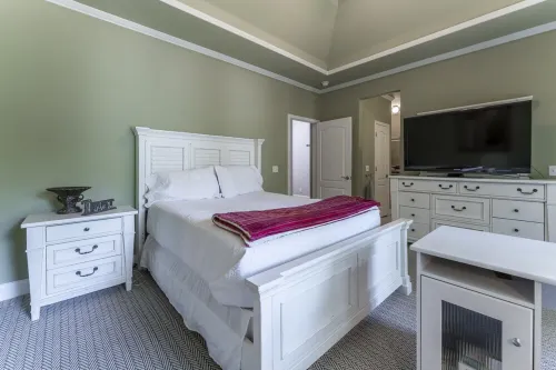 Escape to Nature's Serenity: Cozy Lake Lanier House with Remote Office