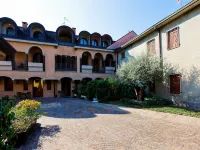 Prestigious 70sqm near Milan/Rho fiera/Airport Hotels in Legnano