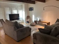 Cheerful 4 bedroom house with gym access