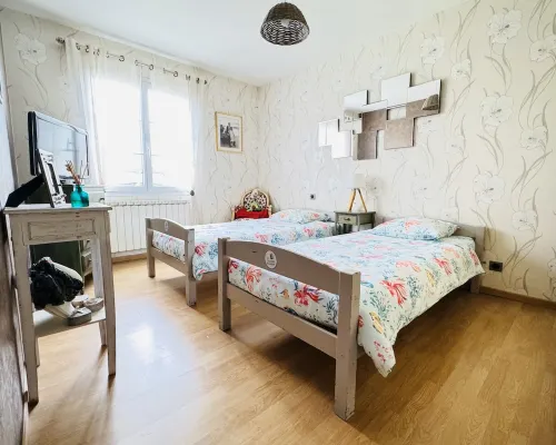 HOUSE 15 MIN. AWAY THE BEACHES OF THE ROYANNAIS COAST - IDEAL ENVIRONMENT FOR FAMILIES Hotels in Saujon