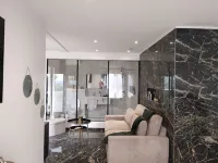 Spacious, bright studio with terrace in a quiet residence 뀨헤 가든 주변 호텔