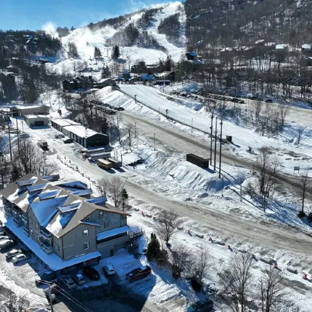 Ski Resort Backyard. Walk to Lifts,Brewery&Coffee