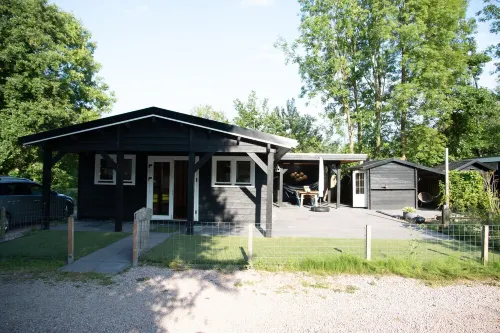 Luxe en Ruim Chalet met Airco aan het Leekstermeer. Huisdiervriendelijk Hotel a Noordenveld