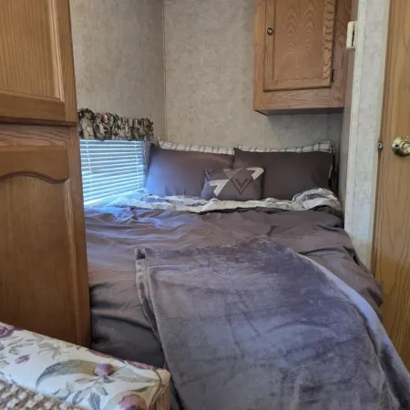 Cozy RV in the Middle of Forks 3 blocks from main Street