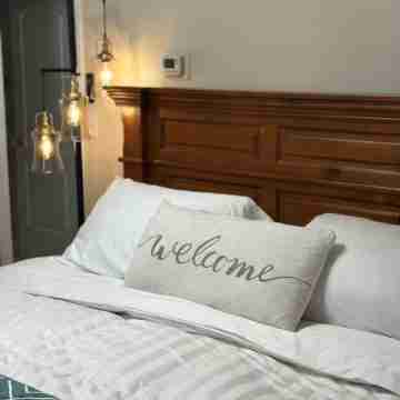 A Cozy 3-bedroom, centrally located in peaceful Fairbanks with WiFi Rooms