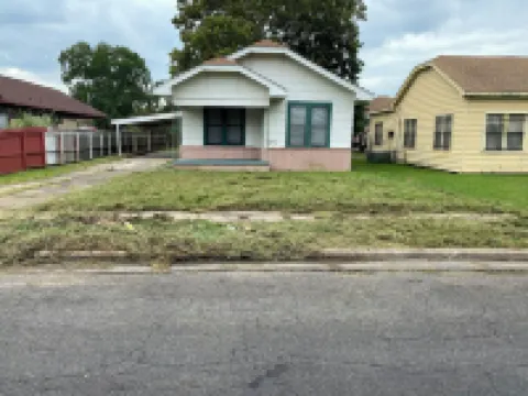 Superb 4-bedroom house with Central Air and Heat 15 minutes from Motiva Refinery