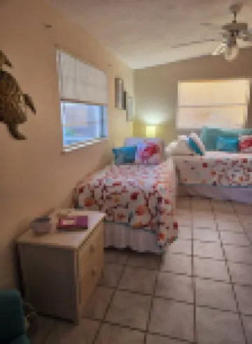 PARADISE on Driftwood, in Sunny Venice Florida 1-BR/ 1-BTH Suite/Ktchn. POOLSIDE