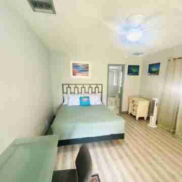 Guest Suite East Boca! Near Beach & Restaurants! Near FAU! Close to I-95! Rooms