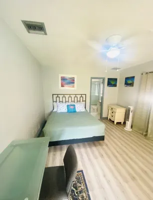 Guest Suite East Boca! Near Beach & Restaurants! Near FAU! Close to I-95!