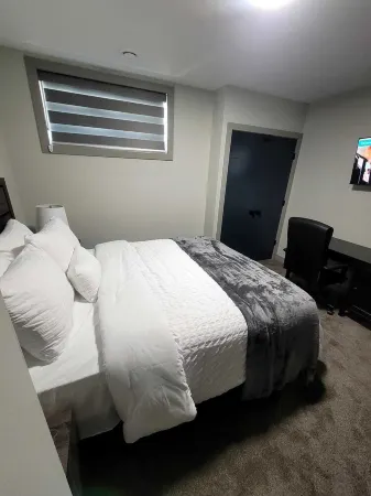 Cozy & Stylish 2BR Apartment Отели рядом с достопримечательностью «Университет Брендона»