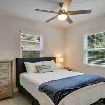 New! Tampa’s Cozy Home! Ideal Tampa Location and Amenities! Rooms