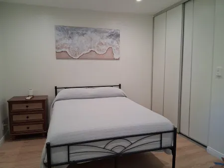 Culver City Gem with Pool, Parking / Near Venice & Santa Monica!!