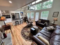 Charming 2-bedroom house with AC, WiFi in the Sky Valley Country Club.