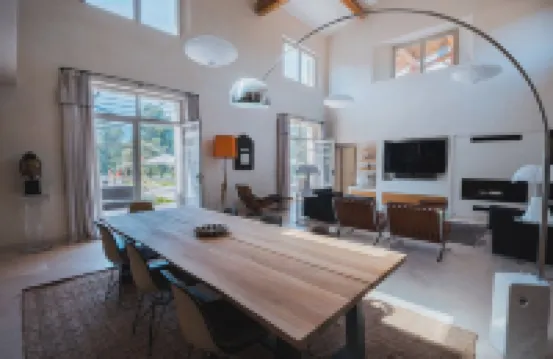 Magnificent villa with swimming pool in Ménerbes, Picasso's adopted village.