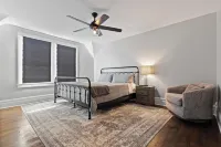 Spacious 5-bedroom historical house in downtown Tarpon Springs with WiFi, AC