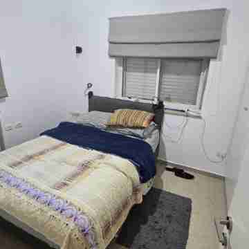 Spacious 3-bedroom house in enchanting Jerusalem with WiFi, AC Rooms