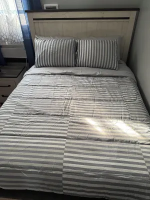 Charming 2-bedroom apartment in wonderful Schenectady with AC