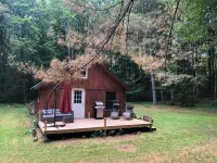Off Grid Cabin In The Woods. 해밀턴 대학 주변 호텔