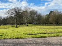 10 minutes from the beaches, your refuge in a magnificent family estate. Hotels in Wierre-Effroy