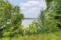 Wolcottville Farmhouse: 18 Mi to Shipshewana - Homestays