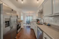 Cozy, Updated 2BR/2.5BA End-Unit Townhome, Greer SC