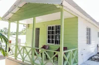 Discover Your Perfect Getaway in Negril-Fast WiFi -Short Stroll to 7-Mile Beach