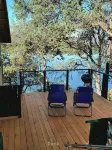 Cozy Cottage: Panoramic Lake Views, WiFi, Deck