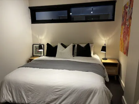 Modern Apartment close to Albert Park Lake & Melbourne CBD Отели рядом с достопримечательностью «19th Century Portable Iron Houses»