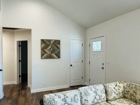 Charming 3-bedroom 5 min to Louisville close to Churchill Downs and expo center