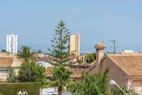 Ultimate Enjoyment: Luxury 8-person Villa with Jacuzzi, Pool & Beach within Walking Distance!