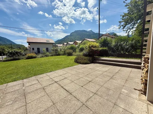 CHALET SLEEPS 11 FAVERGES-SEYTHENEX Hotel di Faverges