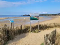 At the foot of Plage de la falaise Hotéis em Guidel
