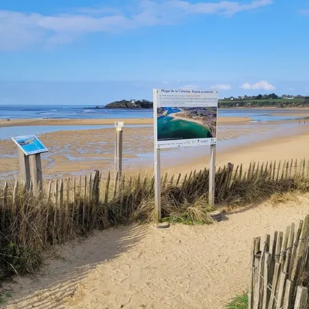 At the foot of Plage de la falaise