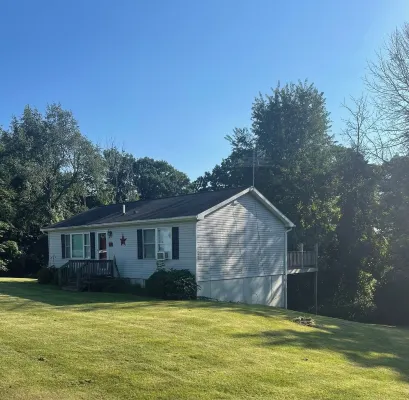 Cozy 2-bedroom house with AC near Letchworth State Park The Limestone House